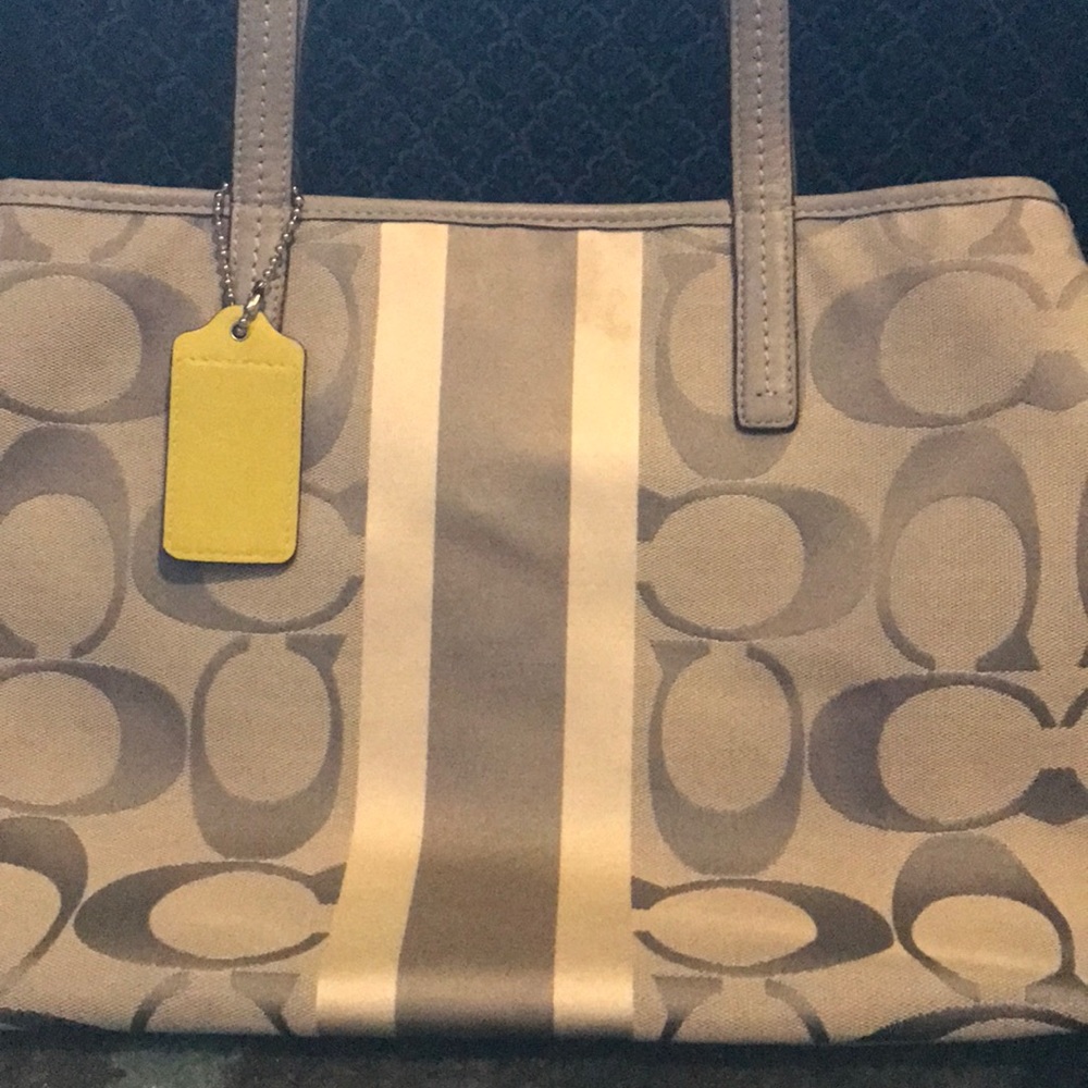 Authentic coach purse - Picture 2 of 6